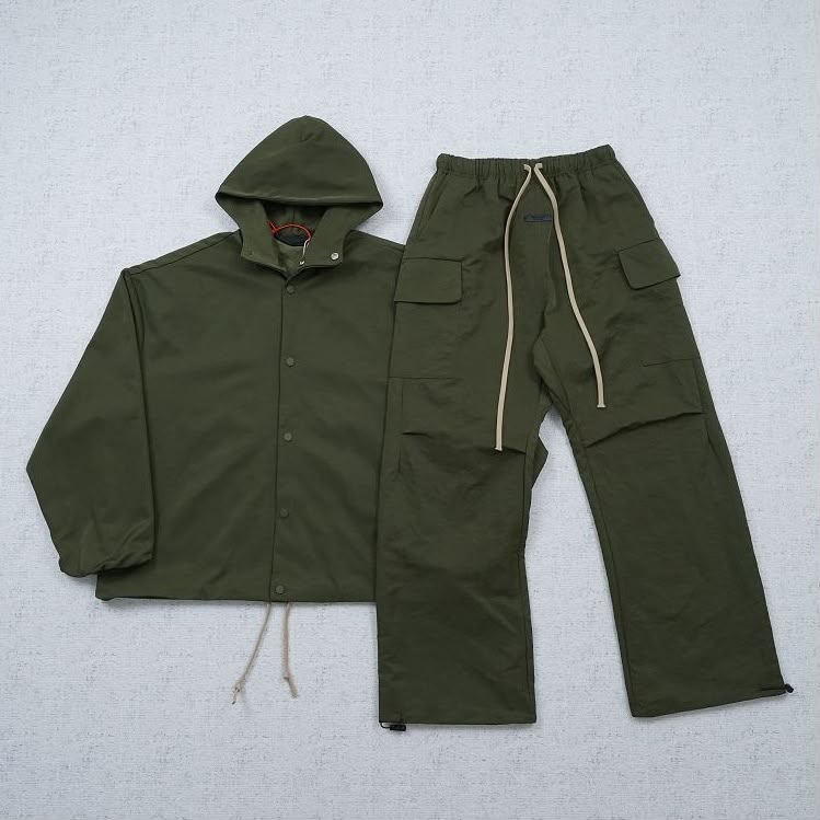 ESSENTIALS 008